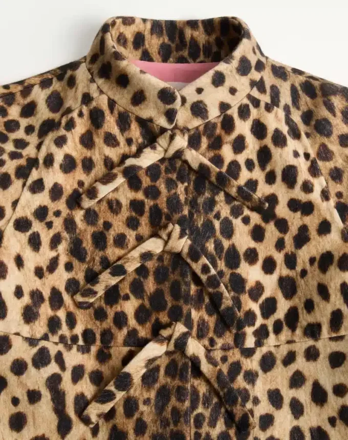 Abrigo de lana estampado con manchas de jaguar