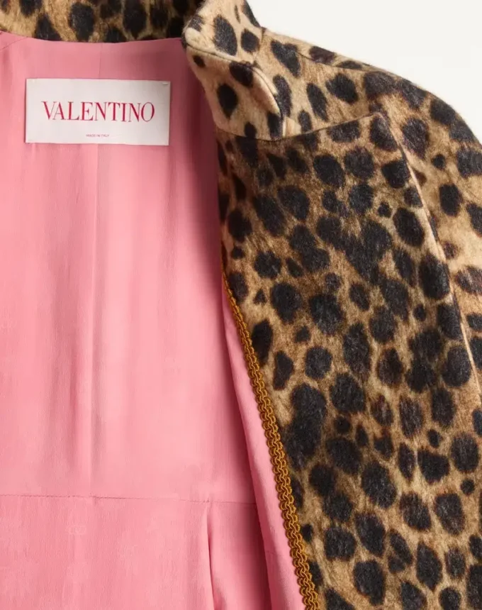 Abrigo de lana estampado con manchas de jaguar