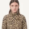 Abrigo de tela con estampado animalier