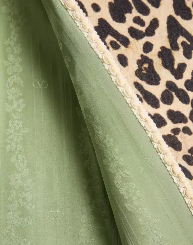 Abrigo de tela con estampado animalier