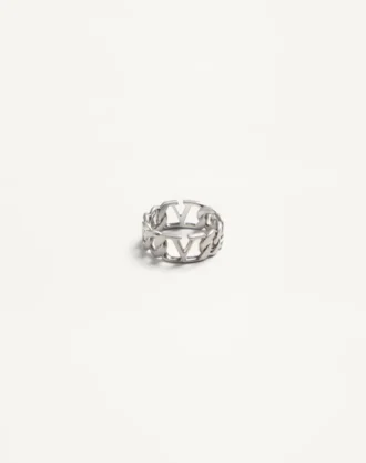 Anillo metálico con el logotipo VLogo