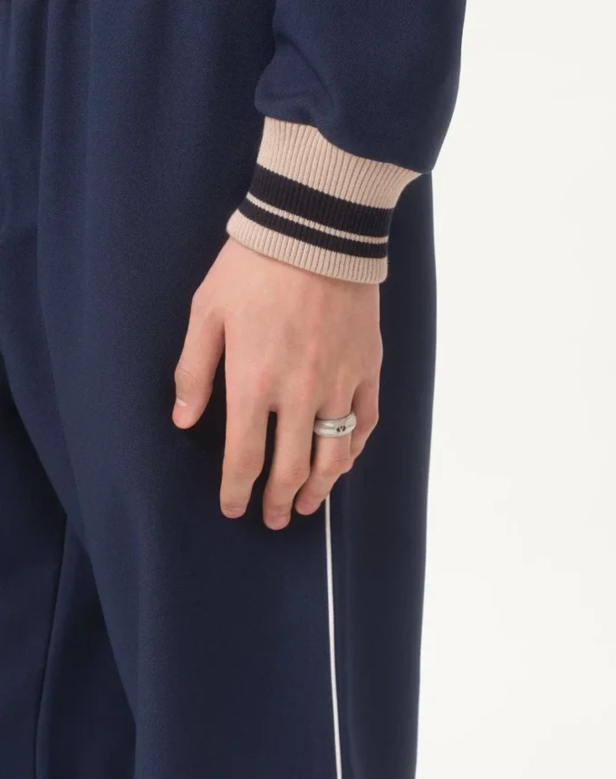 Anillo metálico Ovalette de Valentino Garavani
