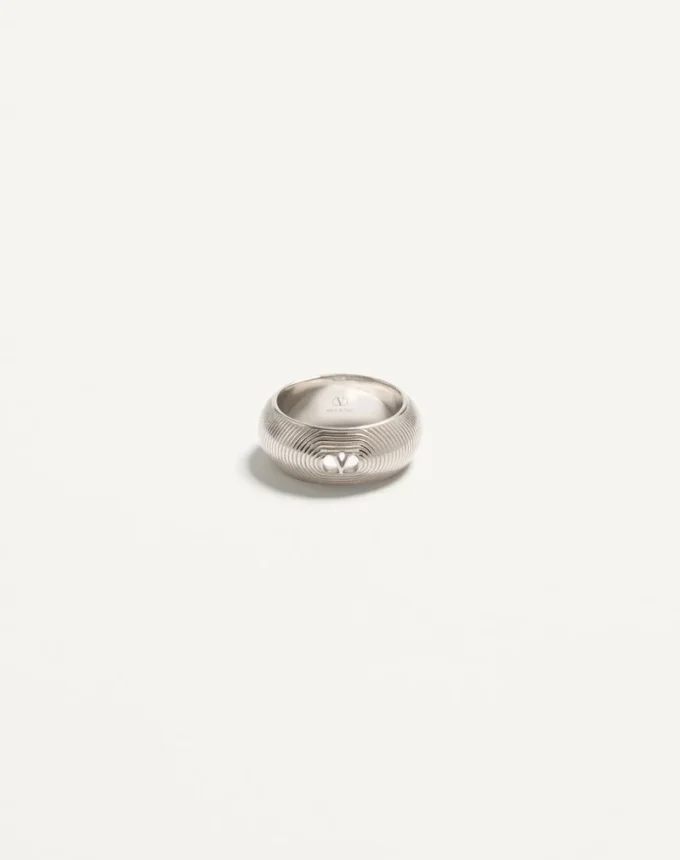 Anillo metálico Ovalette de Valentino Garavani
