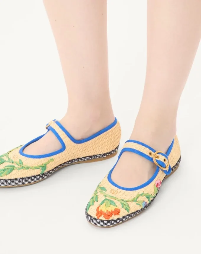 Bailarinas Mary Jane Endouce de rafia con bordado floral Bailarinas Mary Jane Endouce de rafia con bordado floral