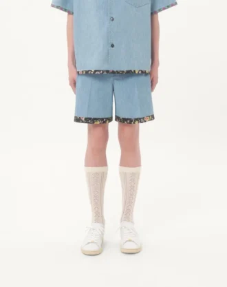 Bermudas vaqueras con estampado floral en el bajo