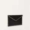 Bolsa tipo sobre Rockstud de piel de becerro granulada