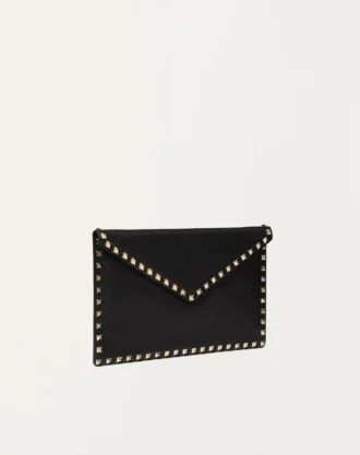 Bolsa tipo sobre Rockstud de piel de becerro granulada