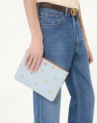Bolsa VLogo Signature de Valentino Garavani en piel de becerro granulada con estampado Le Chat de la Maison
