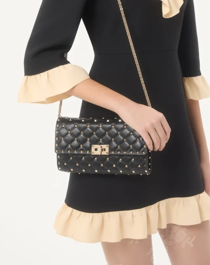 Bolso bandolera de mano de piel napa con tachuelas Rockstud Bolso bandolera de mano de piel napa con tachuelas Rockstud
