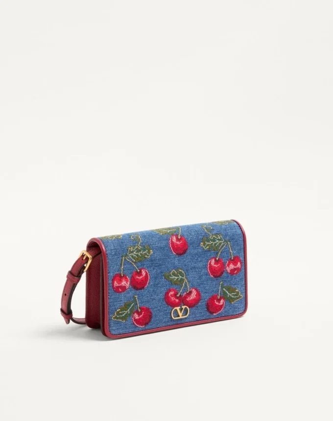 Bolso bandolera mini de denim con bordado Cherryfic y logotipo VLogo
