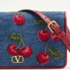Bolso bandolera mini de denim con bordado Cherryfic y logotipo VLogo