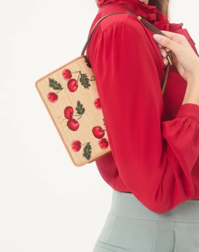 Bolso bandolera mini Vlogo Signature en rafia jacquard con estampado Cherryfic Bolso bandolera mini Vlogo Signature en rafia jacquard con estampado Cherryfic