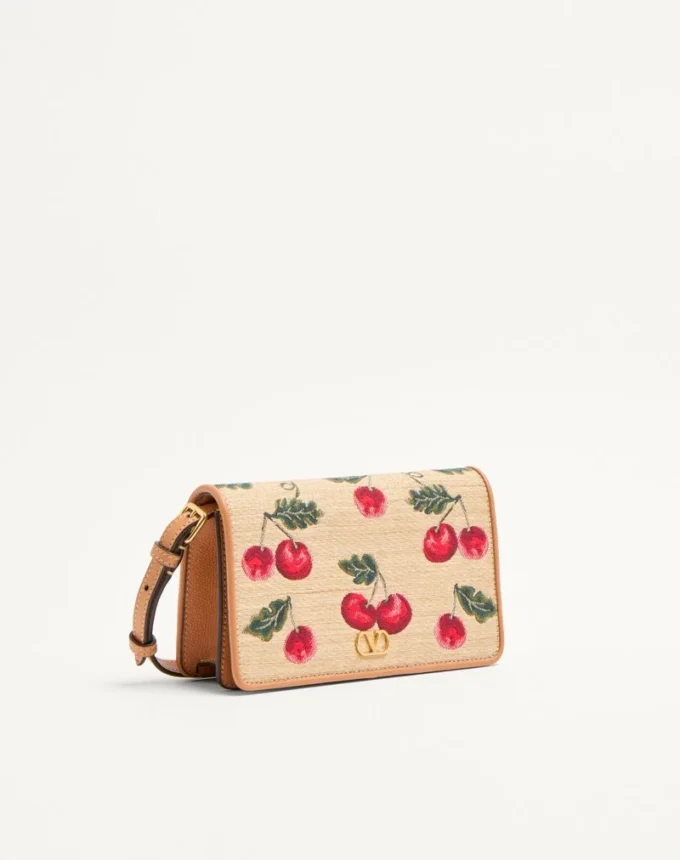 Bolso bandolera mini Vlogo Signature en rafia jacquard con estampado Cherryfic Bolso bandolera mini Vlogo Signature en rafia jacquard con estampado Cherryfic