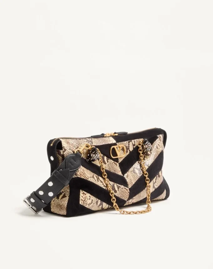 Bolso bandolera Panthea de Valentino Garavani con motivo chevron en pitón y ante Bolso bandolera Panthea de Valentino Garavani con motivo chevron en pitón y ante