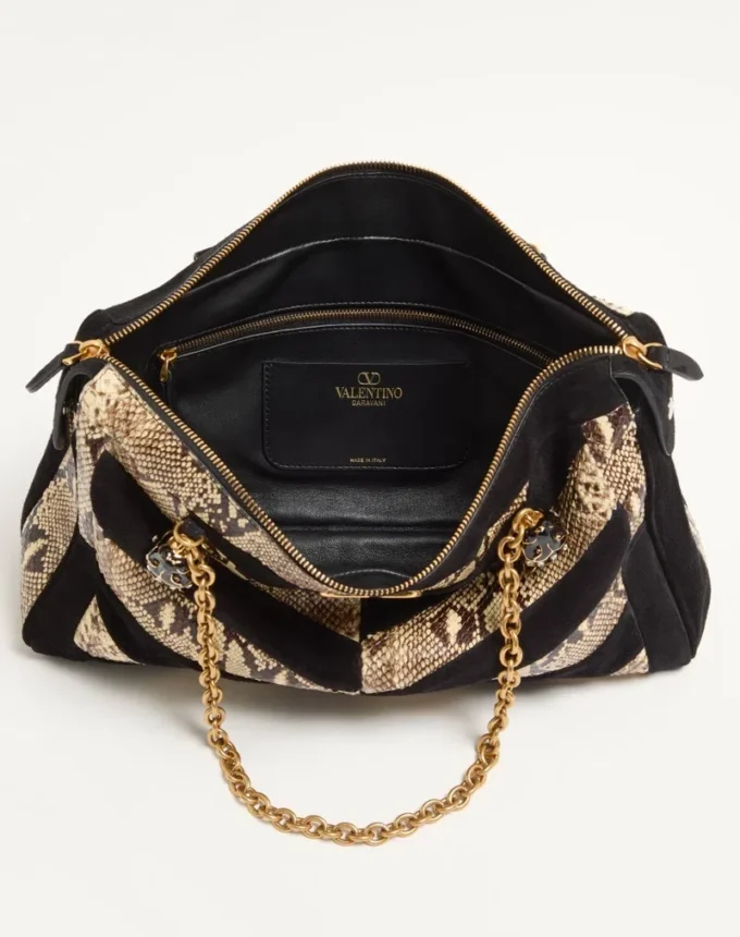 Bolso bandolera Panthea de Valentino Garavani con motivo chevron en pitón y ante Bolso bandolera Panthea de Valentino Garavani con motivo chevron en pitón y ante