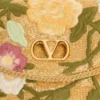 Bolso bandolera pequeño bordado DeVain de Valentino Garavani Bolso bandolera pequeño bordado DeVain de Valentino Garavani