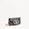 Bolso bandolera pequeño Locò de Valentino Garavani con bordado y logotipo joya Bolso bandolera pequeño Locò de Valentino Garavani con bordado y logotipo joya