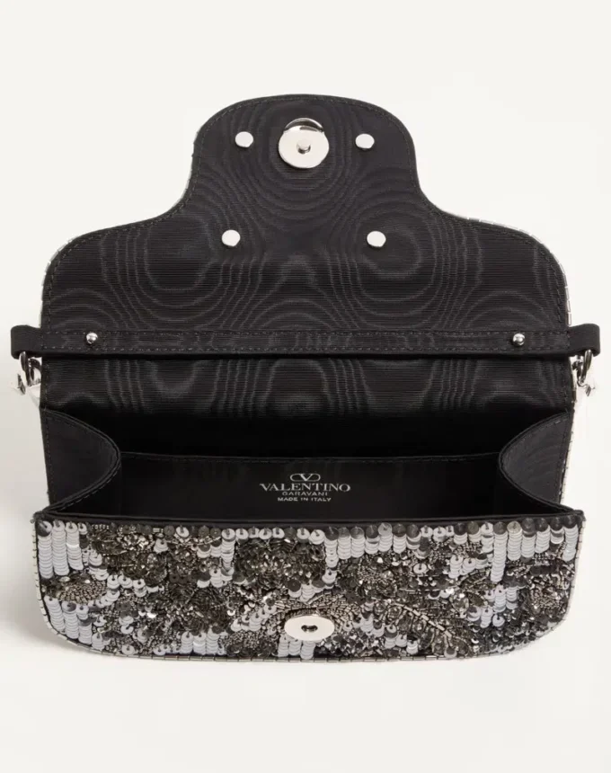Bolso bandolera pequeño Locò de Valentino Garavani con bordado y logotipo joya Bolso bandolera pequeño Locò de Valentino Garavani con bordado y logotipo joya