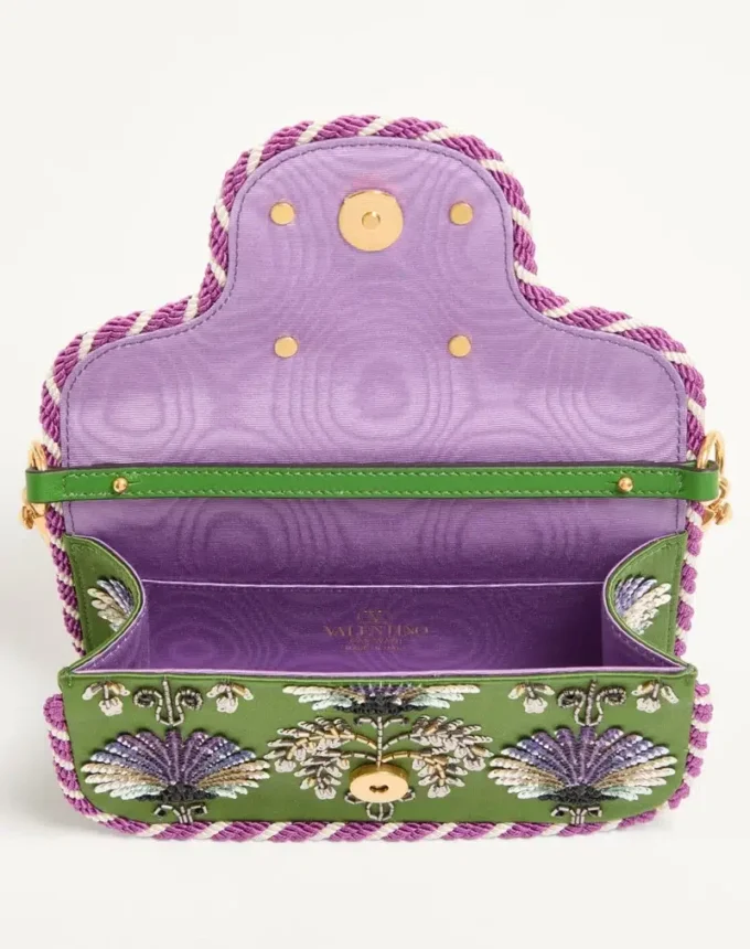 Bolso bandolera pequeño Locò de Valentino Garavani con bordado y logotipo joya Bolso bandolera pequeño Locò de Valentino Garavani con bordado y logotipo joya