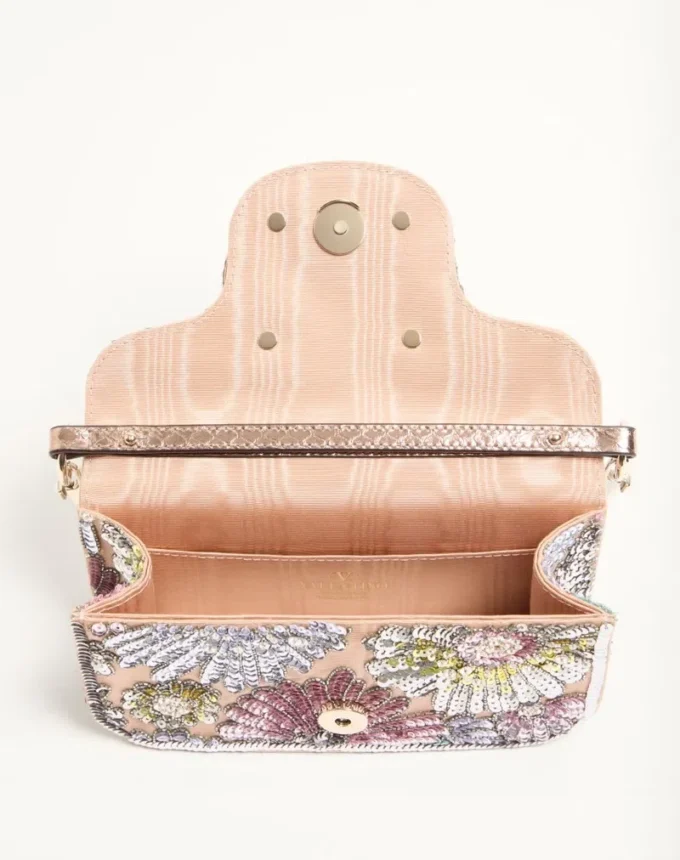 Bolso bandolera pequeño Locò de Valentino Garavani con bordado y logotipo joya Bolso bandolera pequeño Locò de Valentino Garavani con bordado y logotipo joya