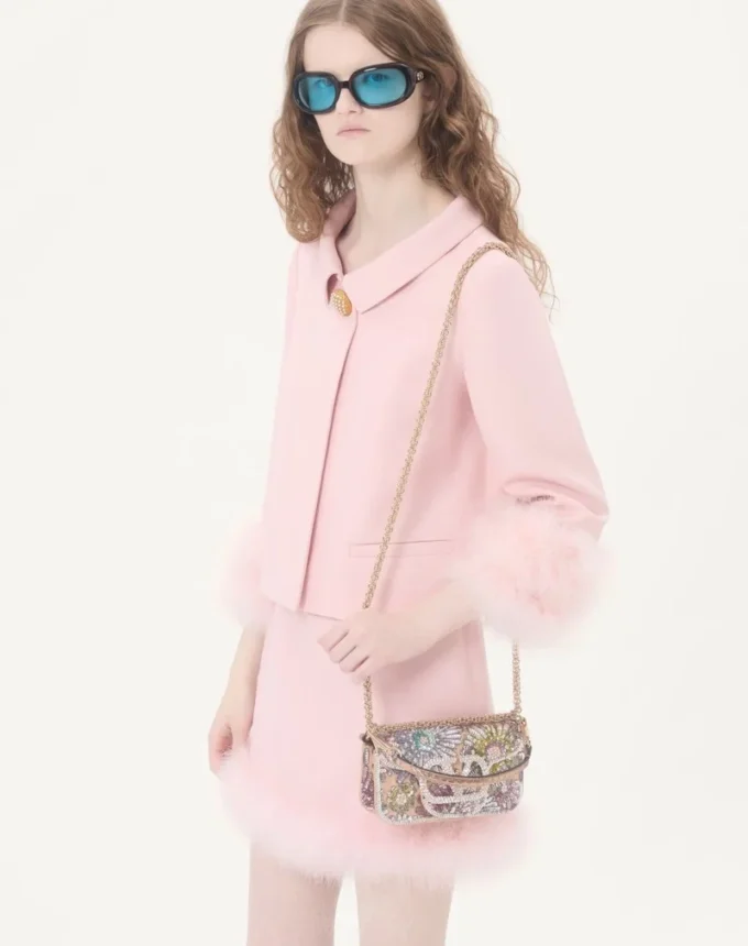 Bolso bandolera pequeño Locò de Valentino Garavani con bordado y logotipo joya Bolso bandolera pequeño Locò de Valentino Garavani con bordado y logotipo joya