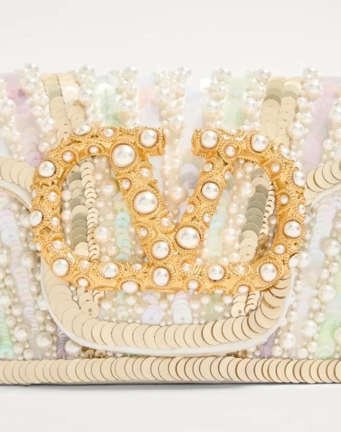 Bolso bandolera pequeño Locò de Valentino Garavani con bordado y logotipo joya Bolso bandolera pequeño Locò de Valentino Garavani con bordado y logotipo joya