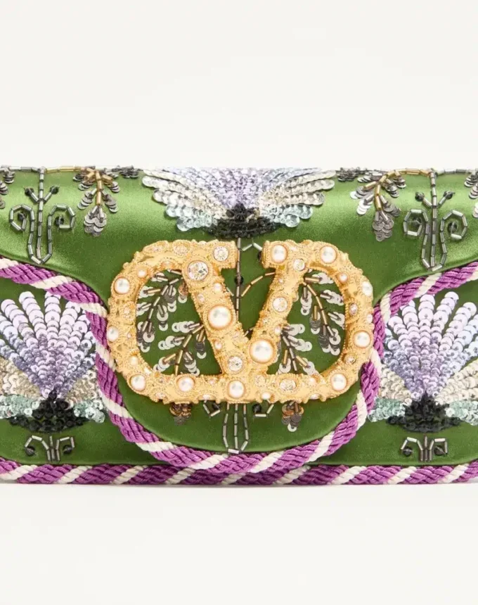 Bolso bandolera pequeño Locò de Valentino Garavani con bordado y logotipo joya Bolso bandolera pequeño Locò de Valentino Garavani con bordado y logotipo joya