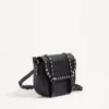 Bolso bandolera pequeño Rockstud de piel de becerro granulada Bolso bandolera pequeño Rockstud de piel de becerro granulada