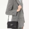 Bolso bandolera pequeño Rockstud de piel de becerro granulada Bolso bandolera pequeño Rockstud de piel de becerro granulada