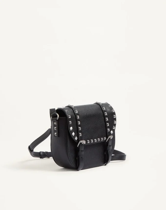 Bolso bandolera pequeño Rockstud de piel de becerro granulada Bolso bandolera pequeño Rockstud de piel de becerro granulada