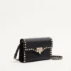 Bolso bandolera pequeño Rockstud de piel de becerro granulada