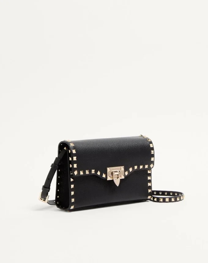 Bolso bandolera pequeño Rockstud de piel de becerro granulada