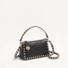 Bolso bandolera pequeño Rockstud de piel de becerro granulada
