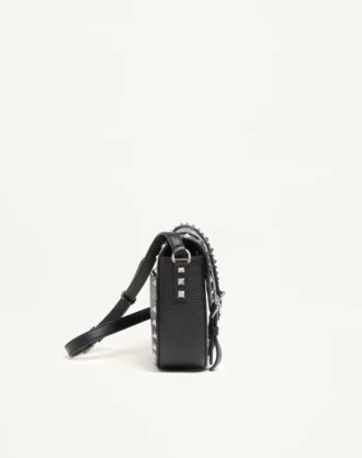 Bolso bandolera pequeño Rockstud de piel de becerro granulada