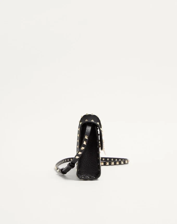 Bolso bandolera pequeño Rockstud de piel de becerro granulada