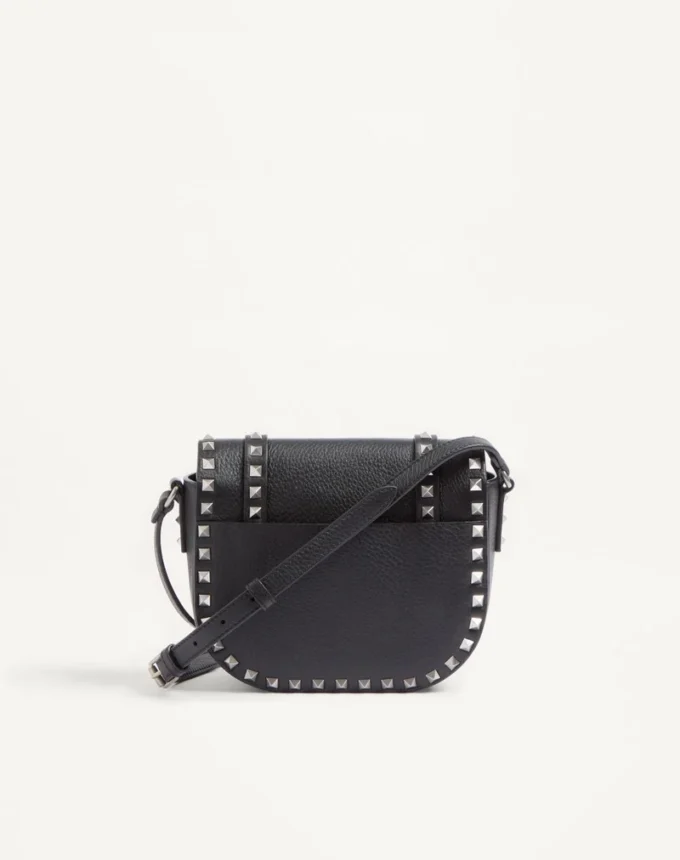 Bolso bandolera pequeño Rockstud de piel de becerro granulada Bolso bandolera pequeño Rockstud de piel de becerro granulada