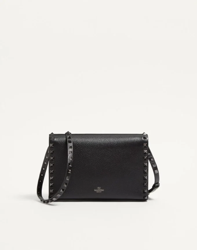 Bolso bandolera pequeño Rockstud de piel de becerro granulada Bolso bandolera pequeño Rockstud de piel de becerro granulada
