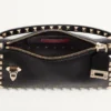 Bolso bandolera pequeño Rockstud de piel de becerro granulada