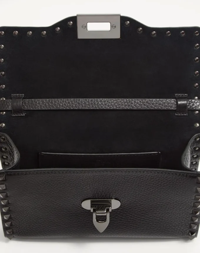 Bolso bandolera pequeño Rockstud de piel de becerro granulada Bolso bandolera pequeño Rockstud de piel de becerro granulada