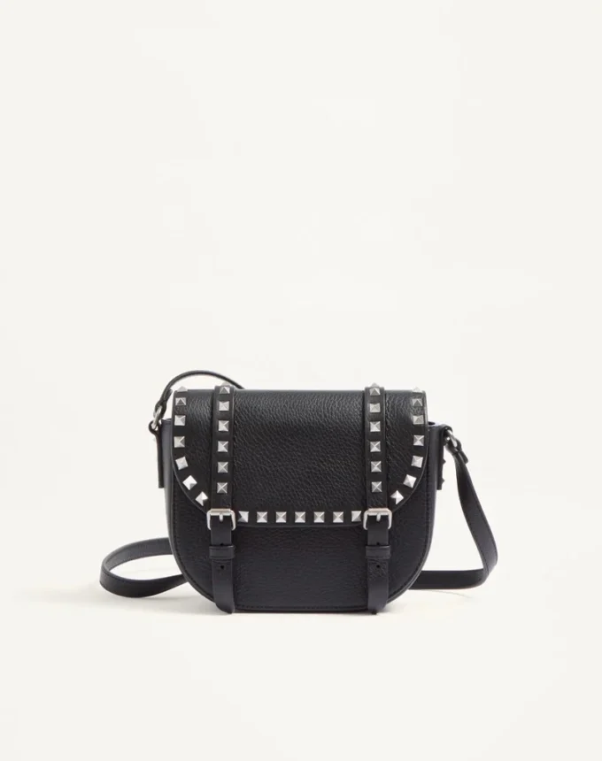 Bolso bandolera pequeño Rockstud de piel de becerro granulada Bolso bandolera pequeño Rockstud de piel de becerro granulada