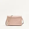 Bolso bandolera pequeño Rockstud de Valentino Garavani en piel de becerro granulada laminada Bolso bandolera pequeño Rockstud de Valentino Garavani en piel de becerro granulada laminada