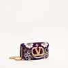 Bolso bandolera pequeño Valentino Garavani Locò con logotipo bordado con joyas Bolso bandolera pequeño Valentino Garavani Locò con logotipo bordado con joyas