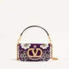Bolso bandolera pequeño Valentino Garavani Locò con logotipo bordado con joyas Bolso bandolera pequeño Valentino Garavani Locò con logotipo bordado con joyas