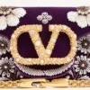 Bolso bandolera pequeño Valentino Garavani Locò con logotipo bordado con joyas Bolso bandolera pequeño Valentino Garavani Locò con logotipo bordado con joyas