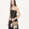 Bolso bandolera pequeño Valentino Garavani Locò en piel de becerro laminada con logotipo joya Bolso bandolera pequeño Valentino Garavani Locò en piel de becerro laminada con logotipo joya