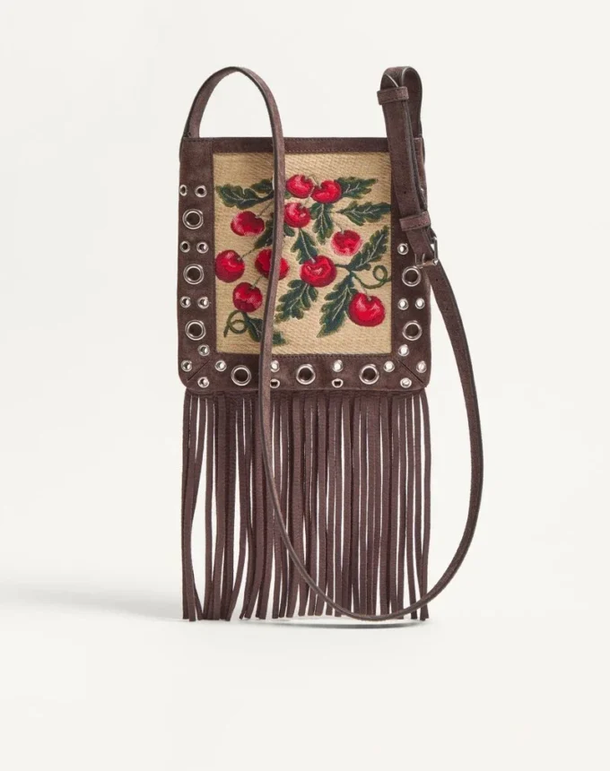 Bolso bandolera pequeño Valentino Garavani Nellcôte en rafia jacquard con estampado Cherryfic Bolso bandolera pequeño Valentino Garavani Nellcôte en rafia jacquard con estampado Cherryfic