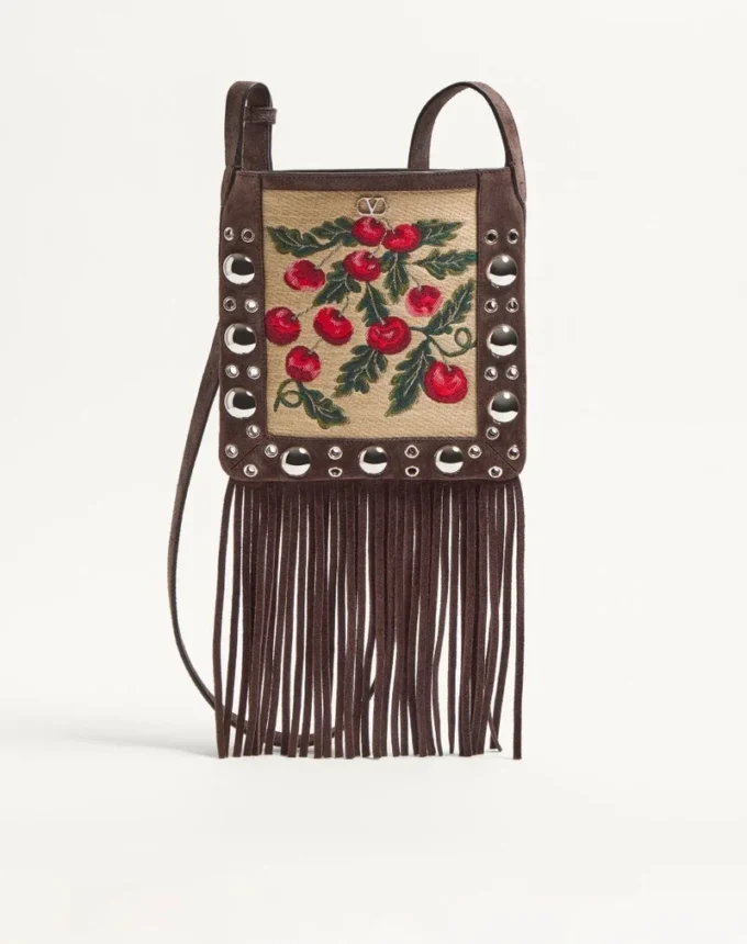 Bolso bandolera pequeño Valentino Garavani Nellcôte en rafia jacquard con estampado Cherryfic Bolso bandolera pequeño Valentino Garavani Nellcôte en rafia jacquard con estampado Cherryfic