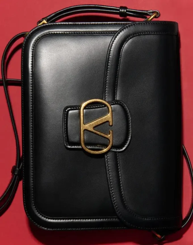 Bolso bandolera Valentino Garavani 9To5 de piel de becerro lisa Bolso bandolera Valentino Garavani 9To5 de piel de becerro lisa