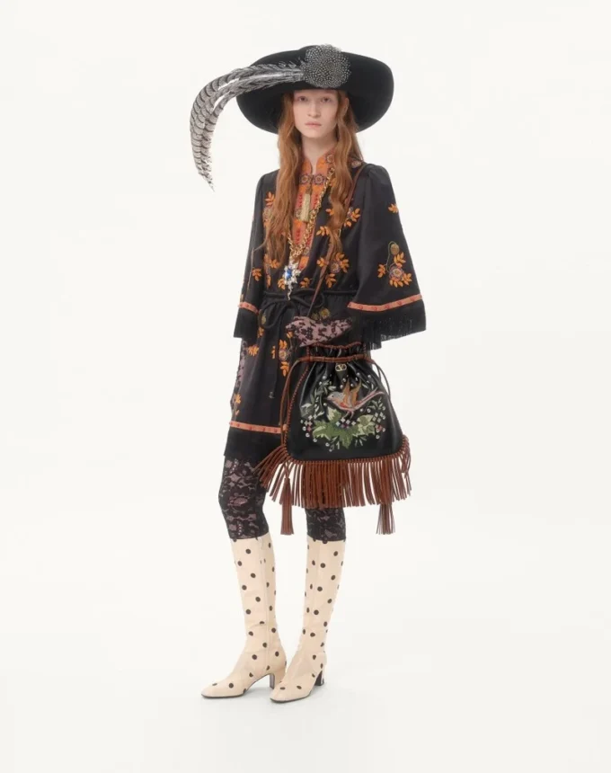 Bolso bordado con flecos Nellcôte Alice de Valentino Garavani