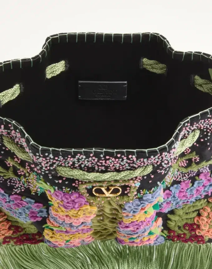 Bolso bordado con flecos Nellcôte Alice de Valentino Garavani